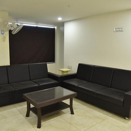 Morbi Hotel Savera Inn מראה חיצוני תמונה