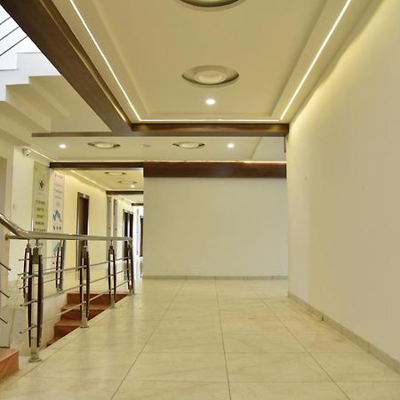 Morbi Hotel Savera Inn מראה חיצוני תמונה
