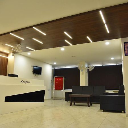 Morbi Hotel Savera Inn מראה חיצוני תמונה