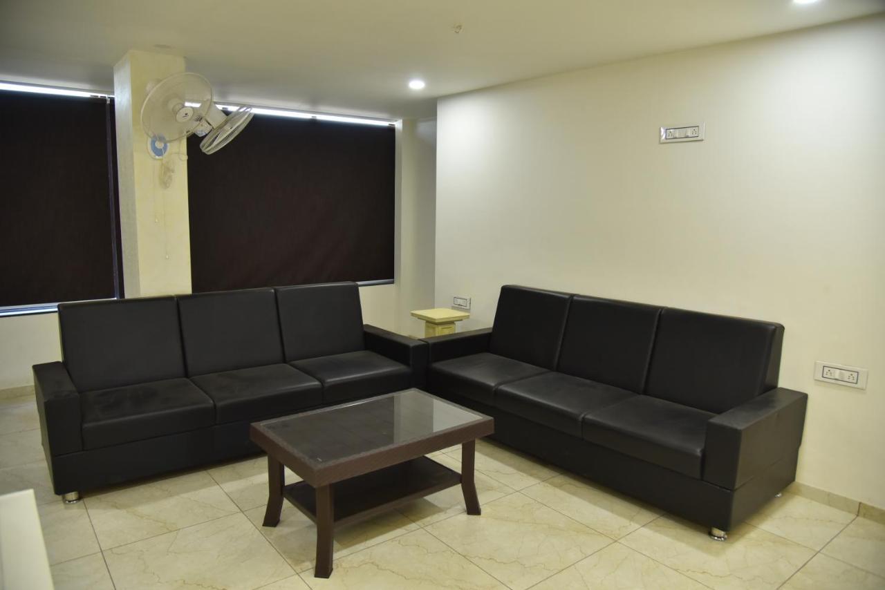 Morbi Hotel Savera Inn מראה חיצוני תמונה