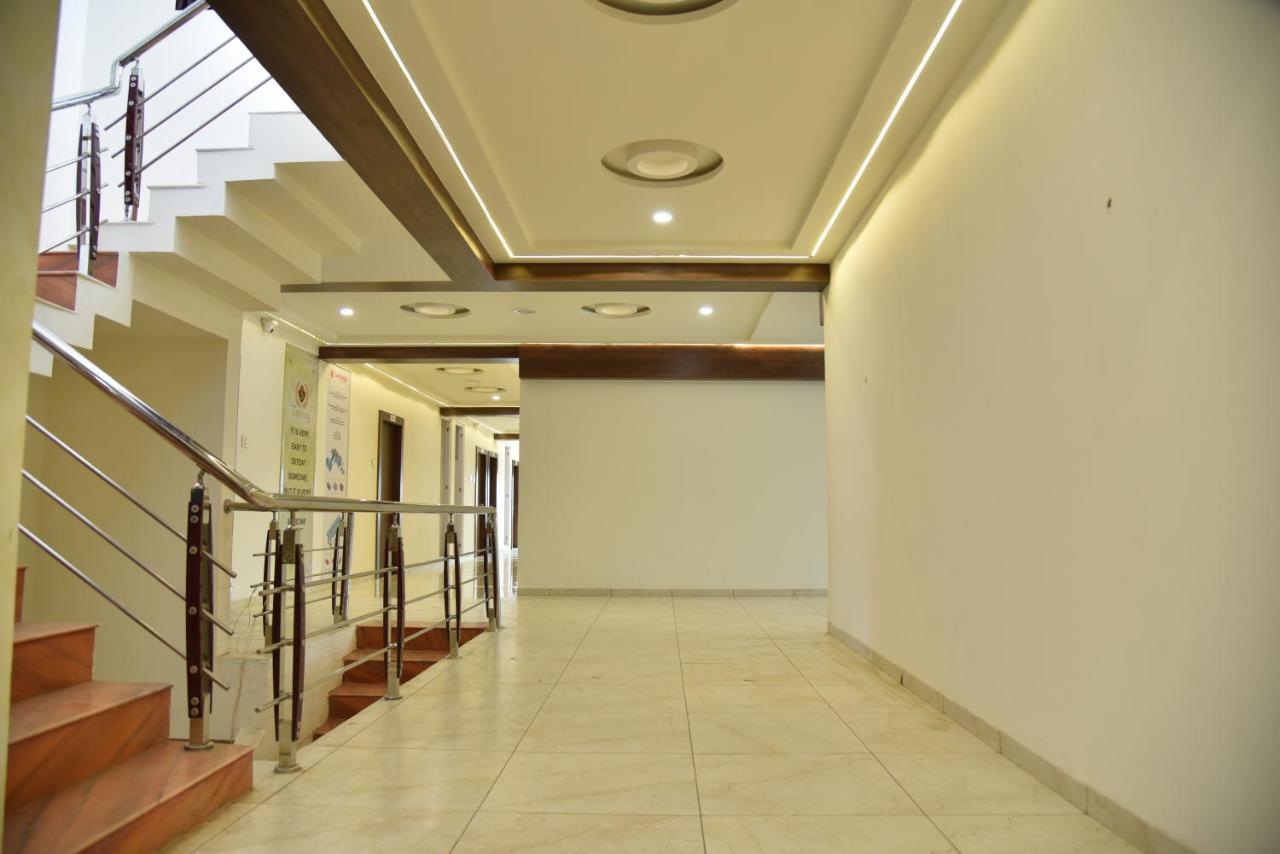 Morbi Hotel Savera Inn מראה חיצוני תמונה