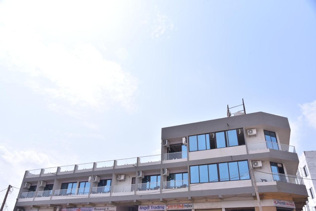 Morbi Hotel Savera Inn מראה חיצוני תמונה