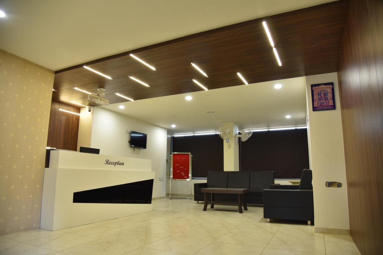 Morbi Hotel Savera Inn מראה חיצוני תמונה