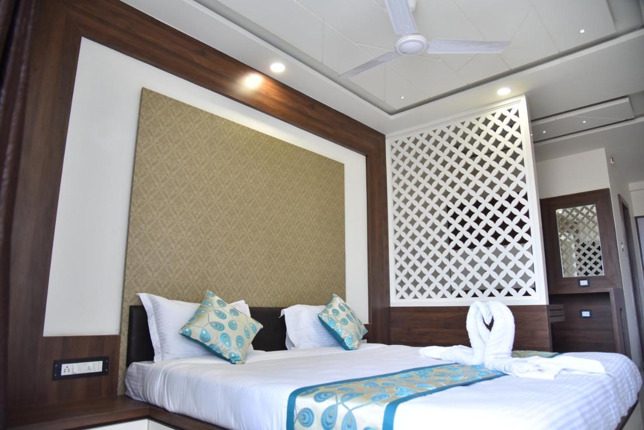 Morbi Hotel Savera Inn מראה חיצוני תמונה