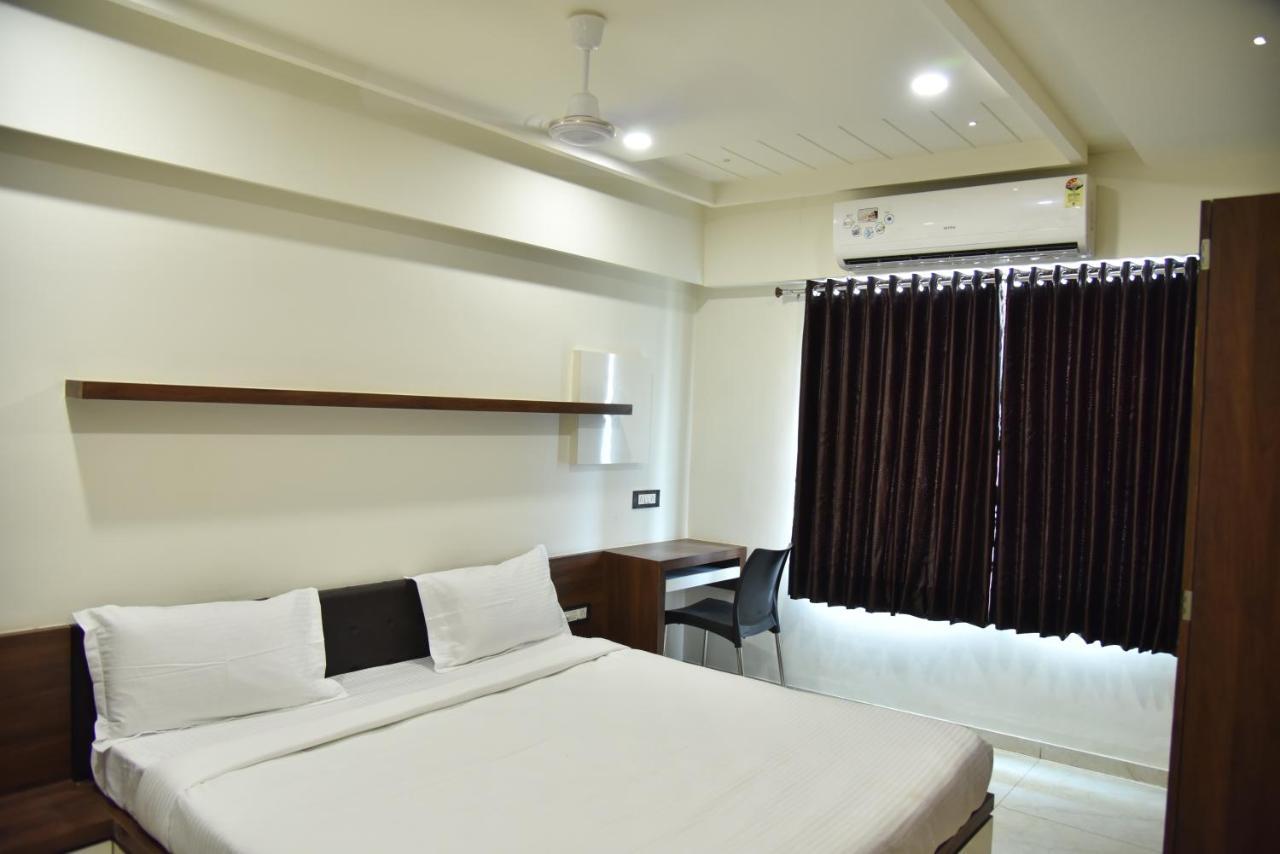 Morbi Hotel Savera Inn מראה חיצוני תמונה