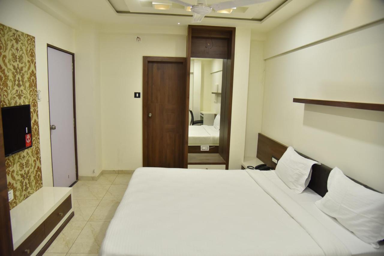 Morbi Hotel Savera Inn מראה חיצוני תמונה