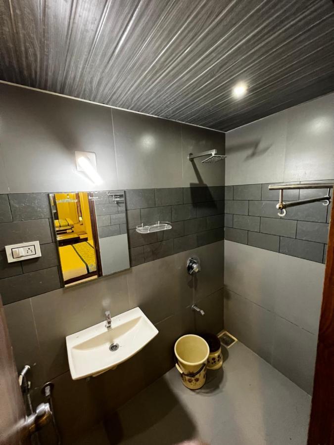 Morbi Hotel Savera Inn מראה חיצוני תמונה