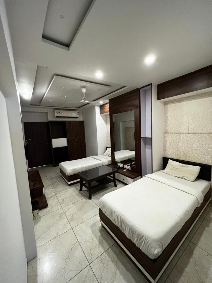 Morbi Hotel Savera Inn מראה חיצוני תמונה