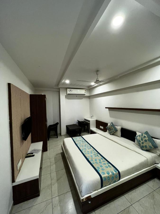 Morbi Hotel Savera Inn מראה חיצוני תמונה