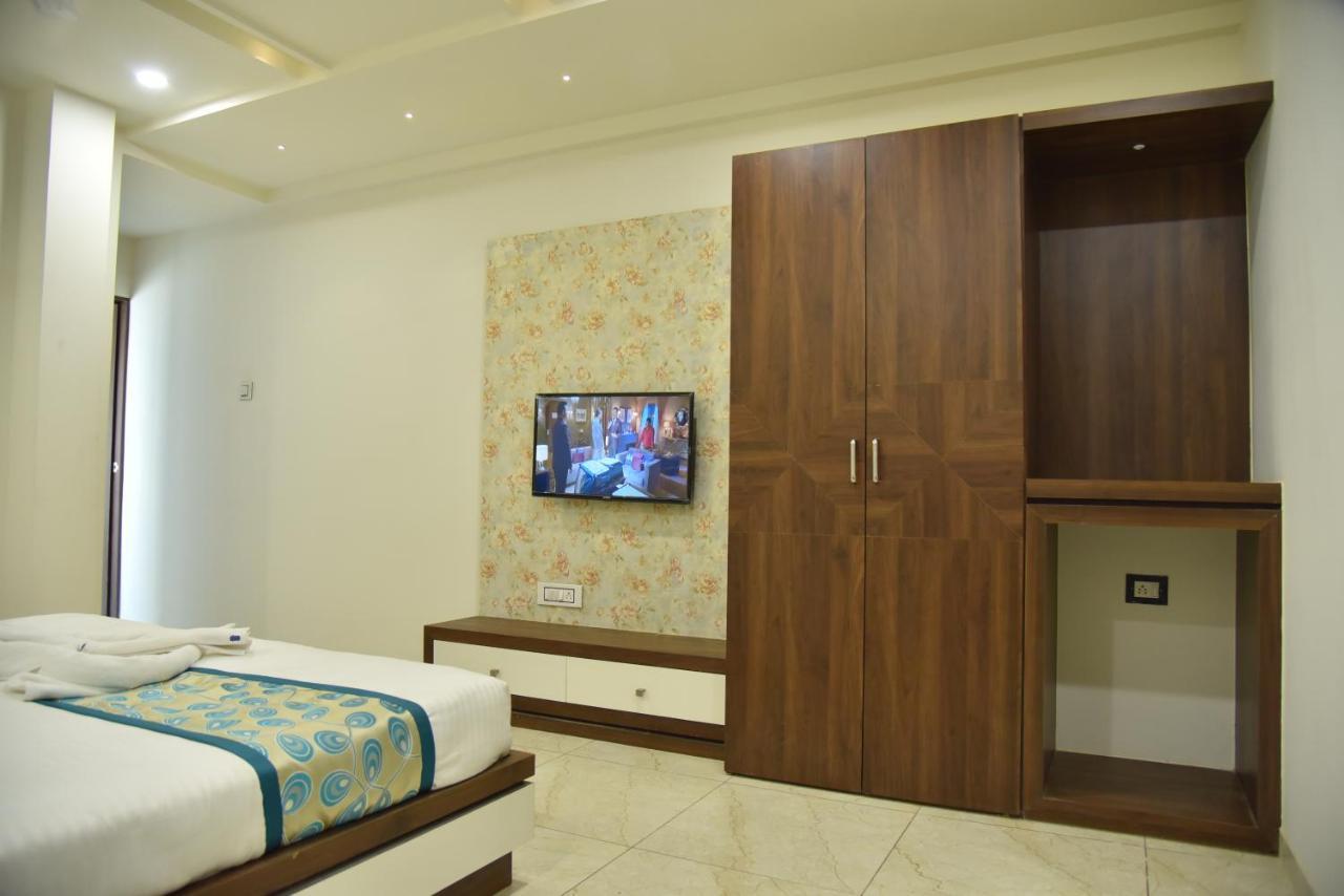 Morbi Hotel Savera Inn מראה חיצוני תמונה