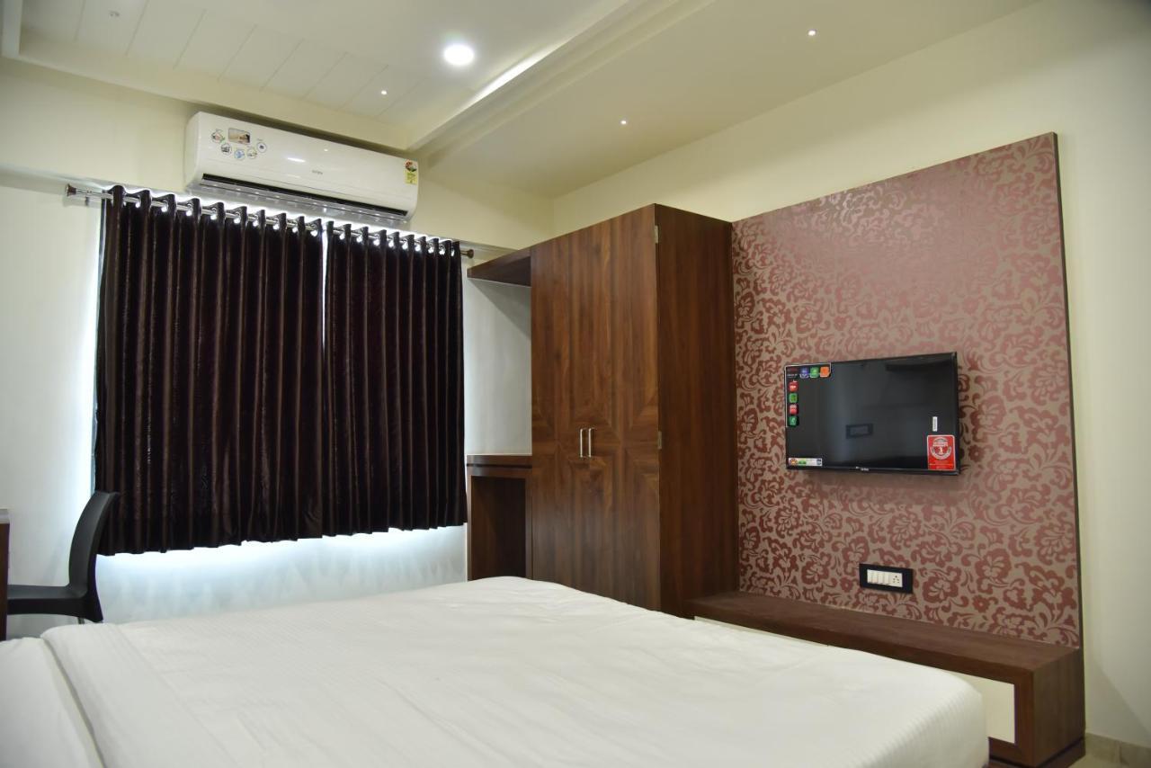 Morbi Hotel Savera Inn מראה חיצוני תמונה