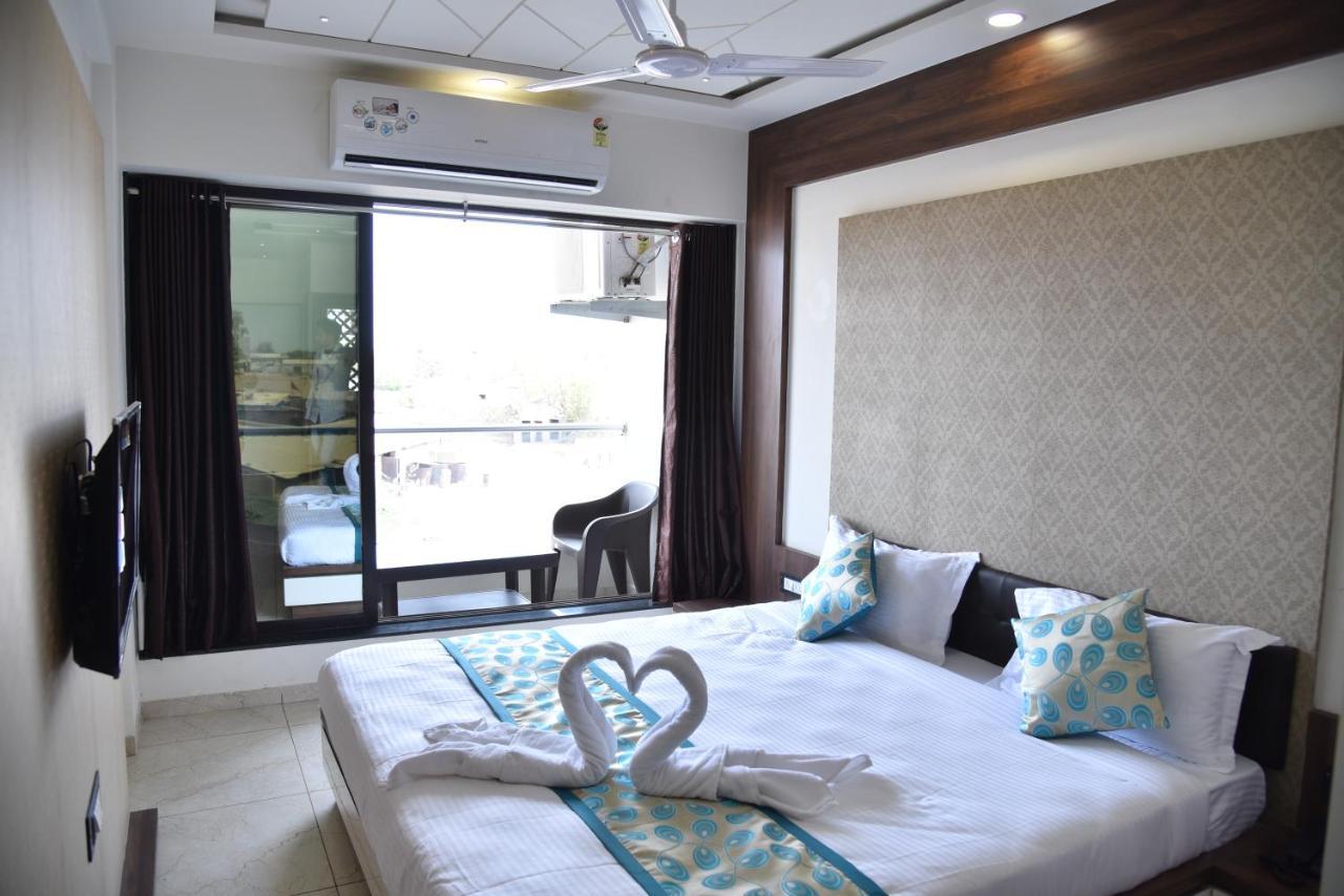 Morbi Hotel Savera Inn מראה חיצוני תמונה