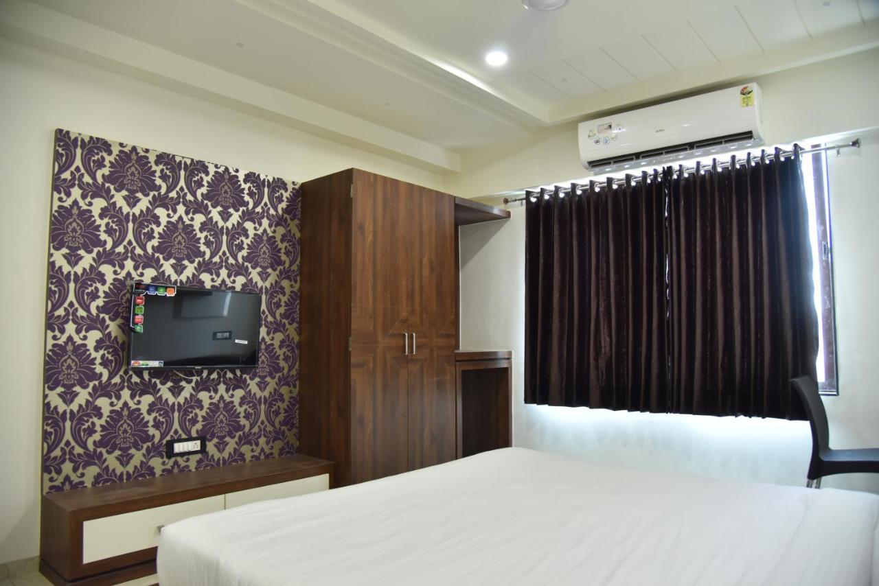 Morbi Hotel Savera Inn מראה חיצוני תמונה