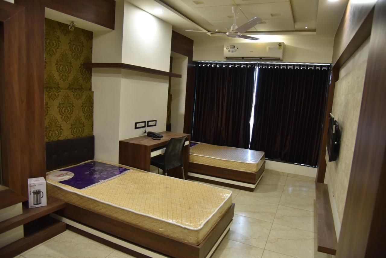 Morbi Hotel Savera Inn מראה חיצוני תמונה