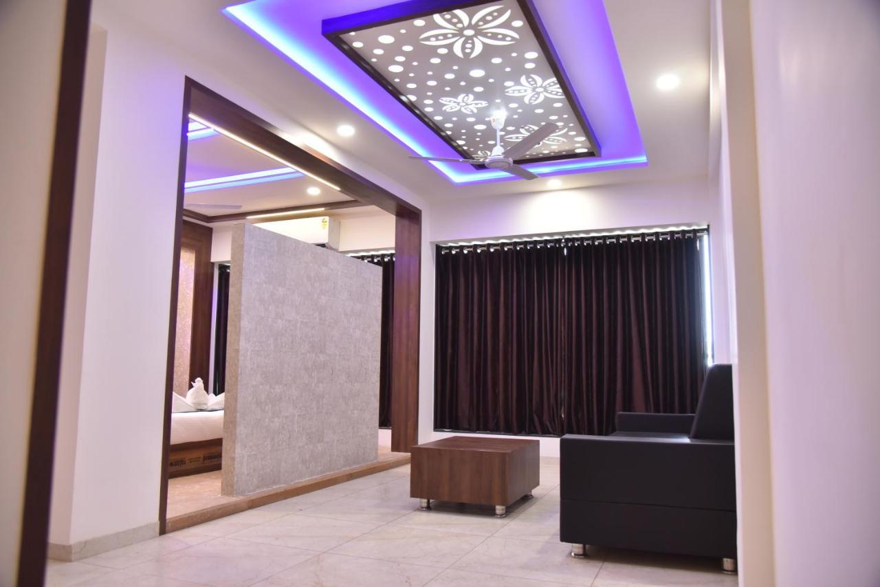 Morbi Hotel Savera Inn מראה חיצוני תמונה