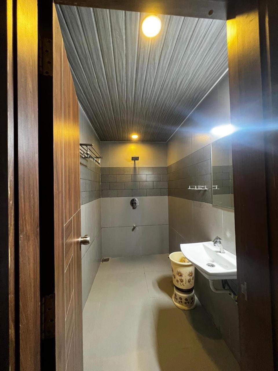 Morbi Hotel Savera Inn מראה חיצוני תמונה